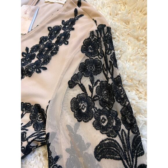 Alter’d State 22/24 Ivory Black Lace Embroider Overlay Long Sleeve Mother Bride - Picture 4 of 6